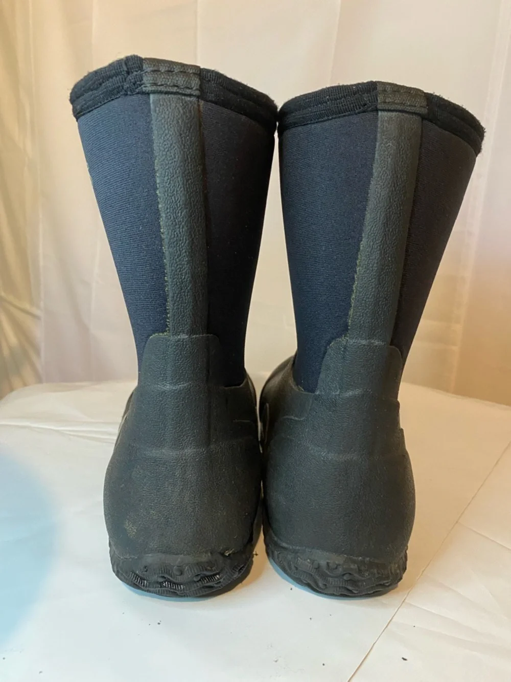 Bogs Women's Blue and Black Winter Rain Boots Size 8